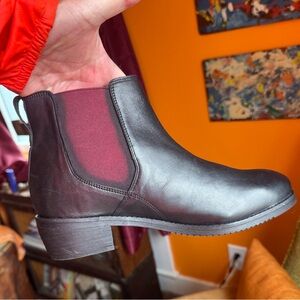 The Stylish Rana Chelsea boot, New/no box. Med.